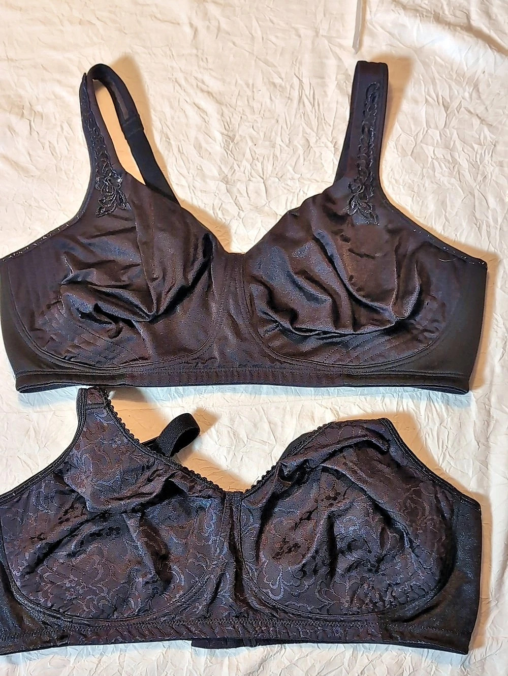 Lot of 2 Full Coverage Wireless Comfort Bras - Size 40DD (Black)
